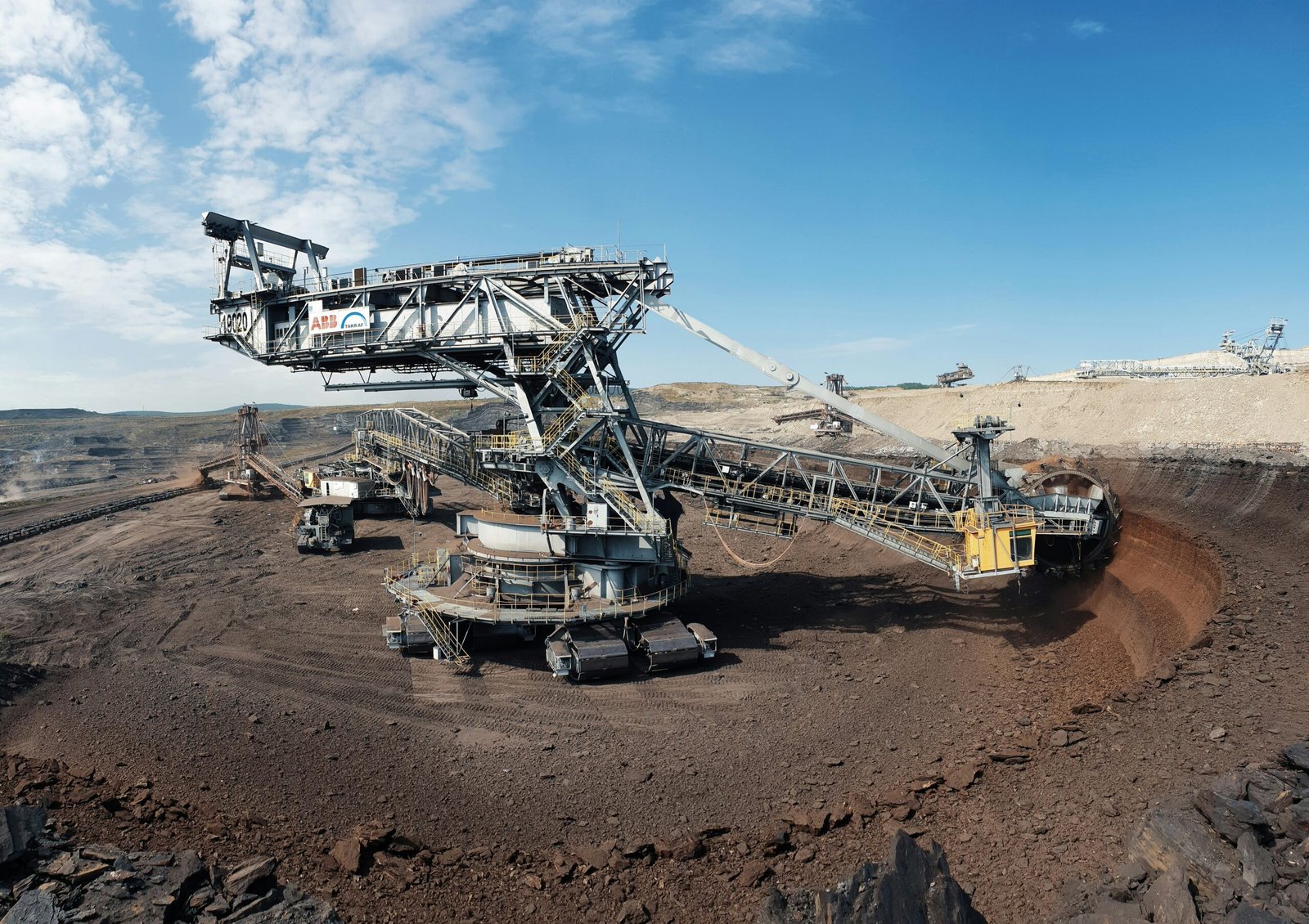 Real Mining Powering Modern Extraction: Essential Gold Mining Equipment Driving ...