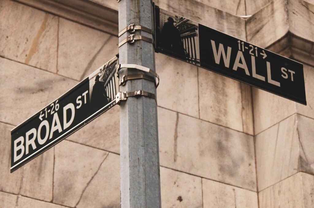 US stock market performance in June 2026 showing investors evaluating growth opportunities, market rally strength, and economic uncertainty.