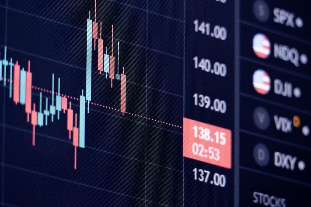 Stock market sell-off as US stocks decline amid AI sector pullback and rising interest rate expectations.