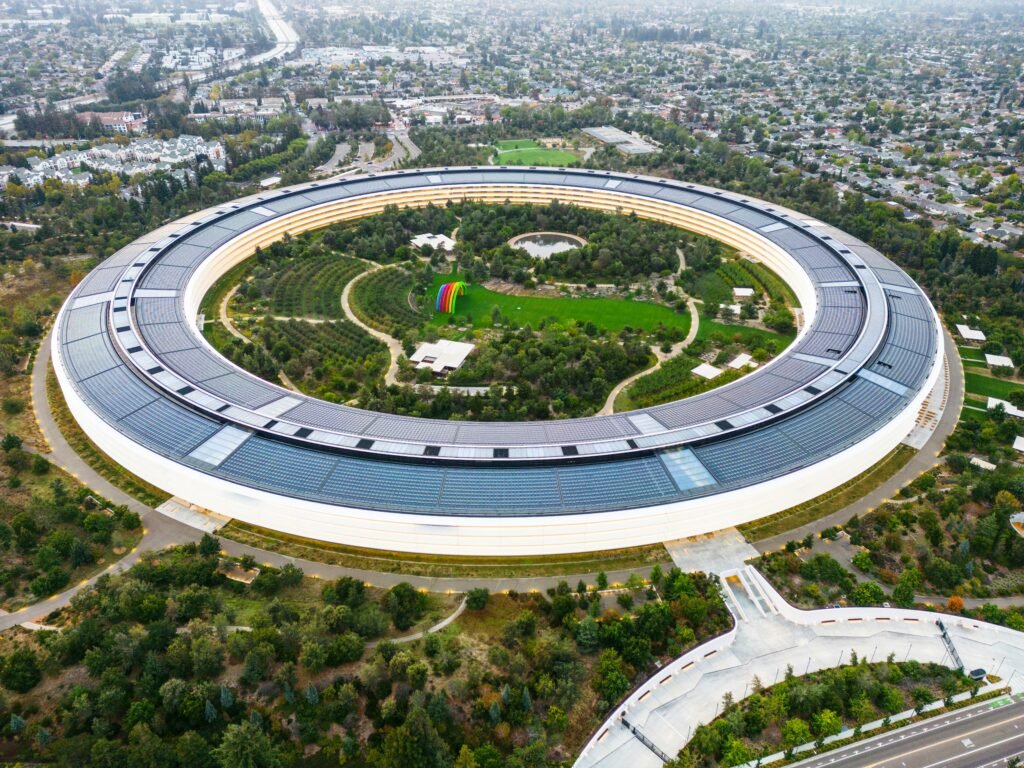 Larry Ellison and Steve Jobs discussing technology and innovation during the early years of Silicon Valley leadership